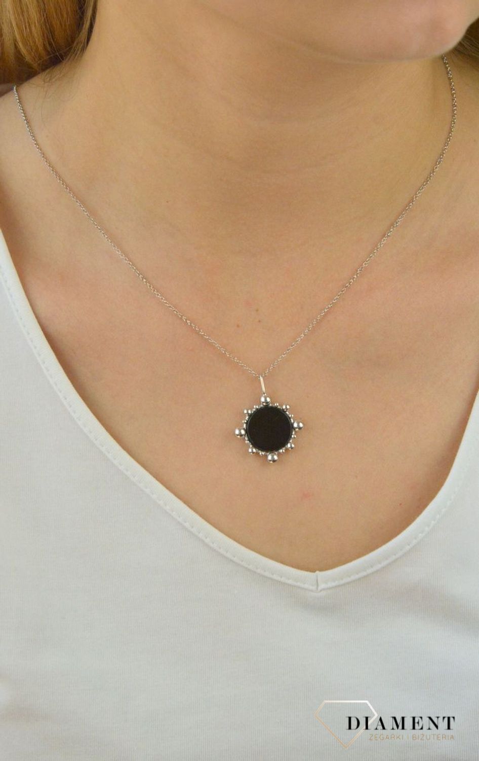 Medalion srebrny rodowany Essme z onyksem DZN414 ONX R. Naszyjnik srebrny rodowany. Naszyjnik srebrny z onyksem. Naszyjnik idealny pomysł na prezent dla każdej kobiety. Naszyjnik.jpg